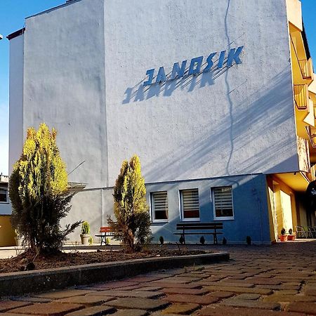 O.W.W Janosik Hotel Устроне Морске Екстериор снимка